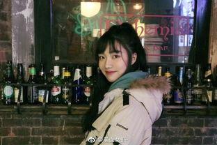 学校校花吃瓜,校花与瓜果的甜蜜邂逅