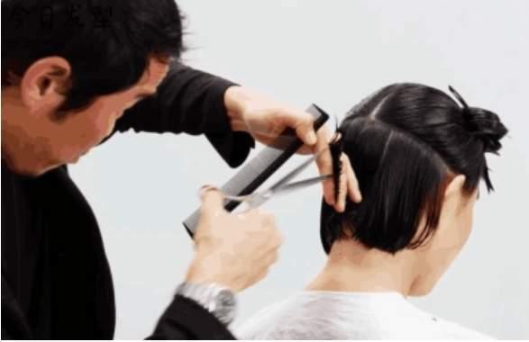 吃瓜跟理发绝配,夏日休闲新风尚