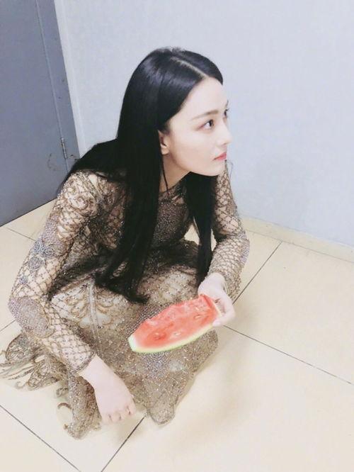 吃瓜06年学妹,揭秘吃瓜背后的青春故事