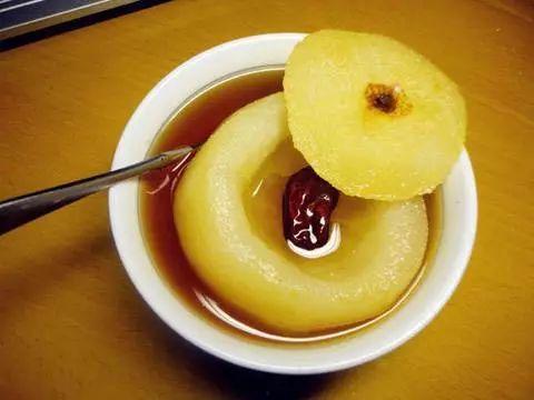 小奶瓜吃梨子,小奶瓜的甜蜜梨子时光